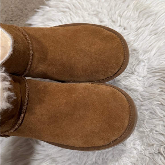 Koolaburra Short Chestnut Brown Suede Style # 1015209 Women's Size 9 Boots - Picture 6 of 8